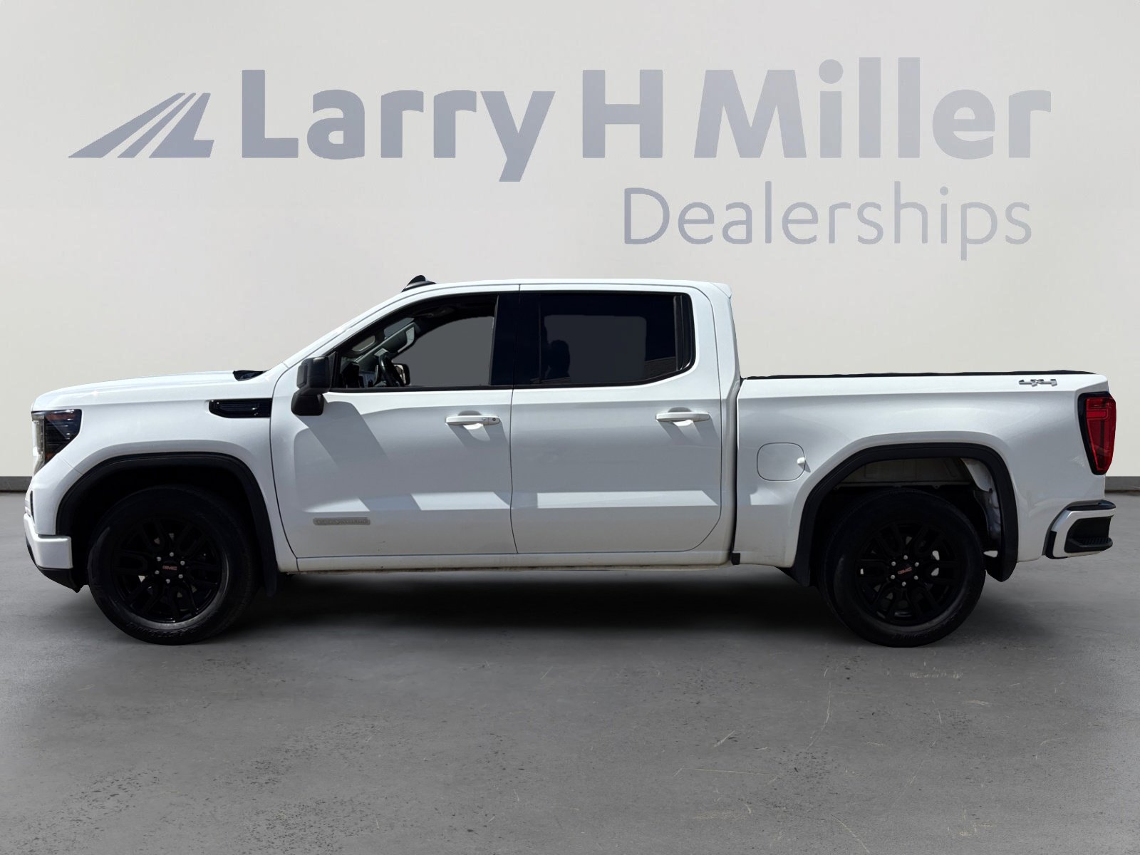 Used 2022 GMC Sierra 1500 Elevation image 2