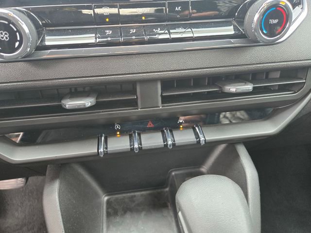 Used 2023 Chevrolet Colorado W/T image 17