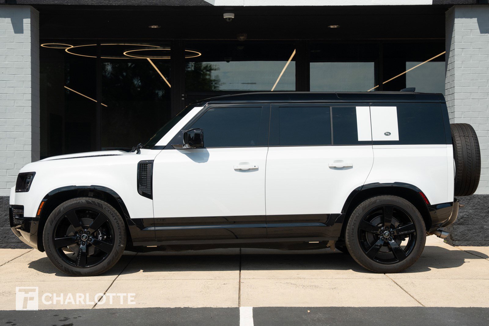 Used 2023 Land Rover Defender 110 V8 image 8