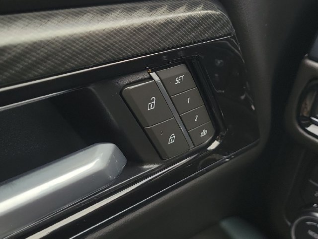 Used 2025 GMC Yukon AT4 w/ AT4 Premium Package AWD/4WD image 25