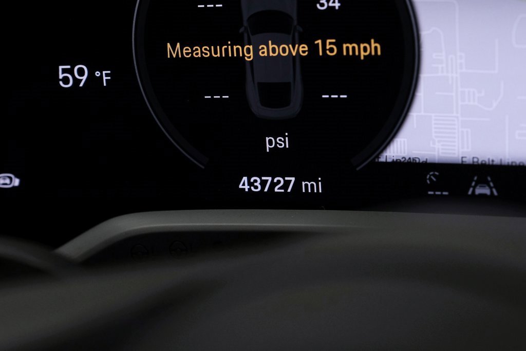 Used 2022 Porsche Taycan image 27