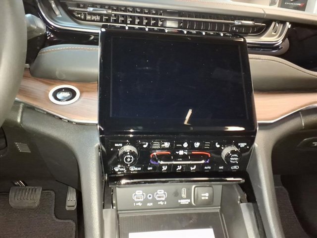 New 2025 Jeep Grand Cherokee L Summit image 16