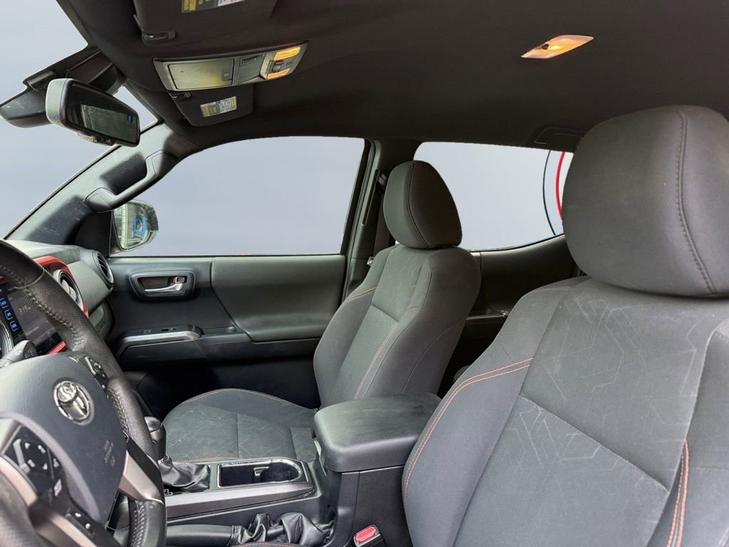 Used 2018 Toyota Tacoma TRD Sport image 17