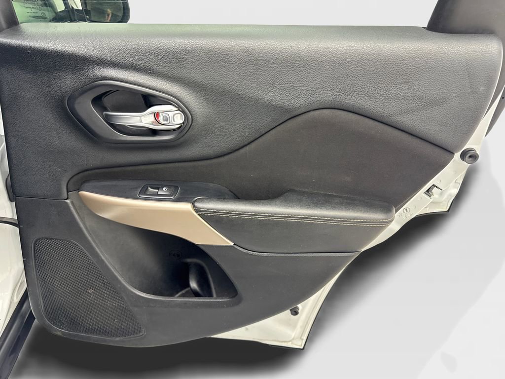 Used 2017 Jeep Cherokee Sport image 42