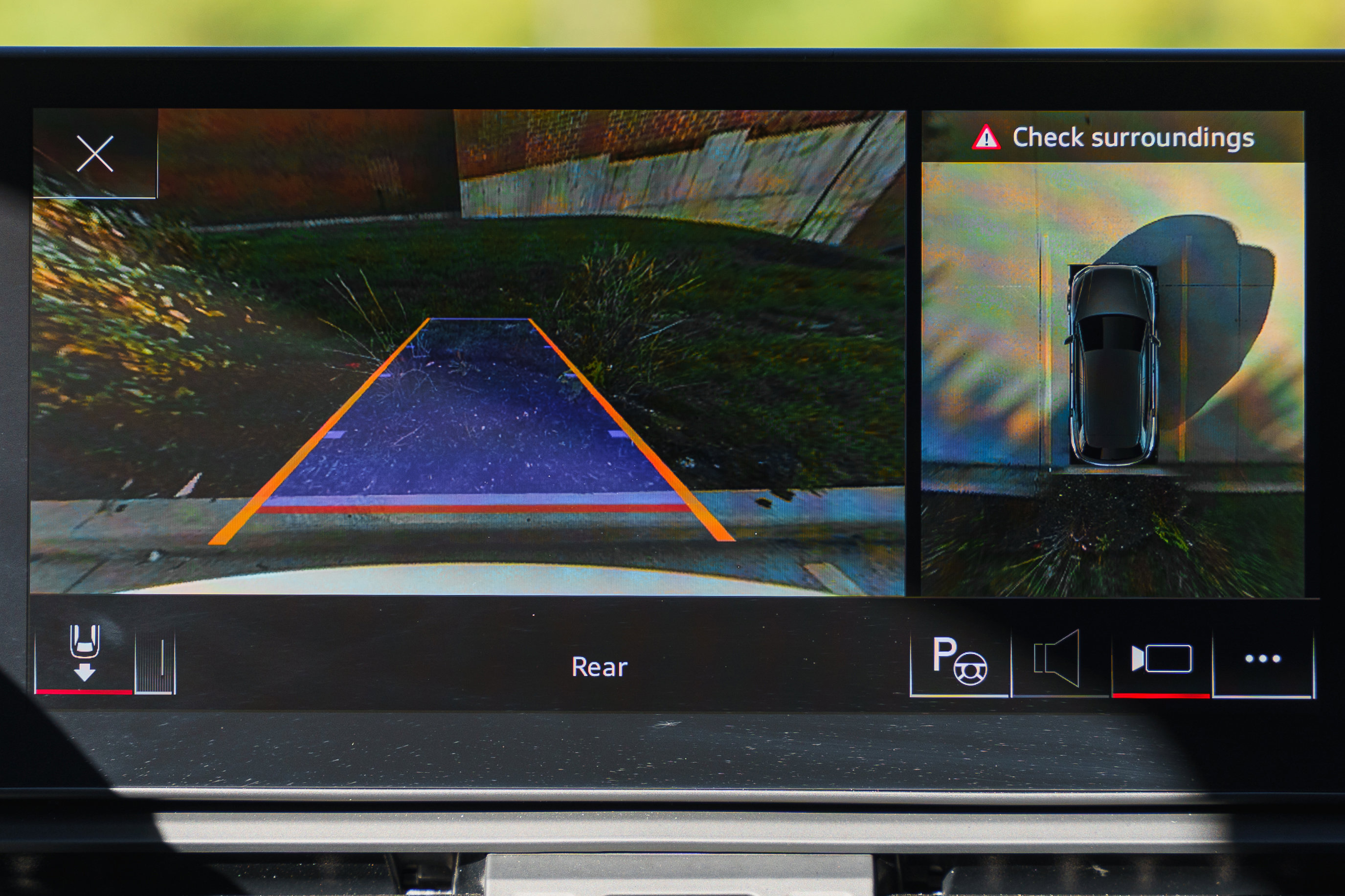 Used 2024 Audi SQ5 Prestige w/ Prestige Package image 16