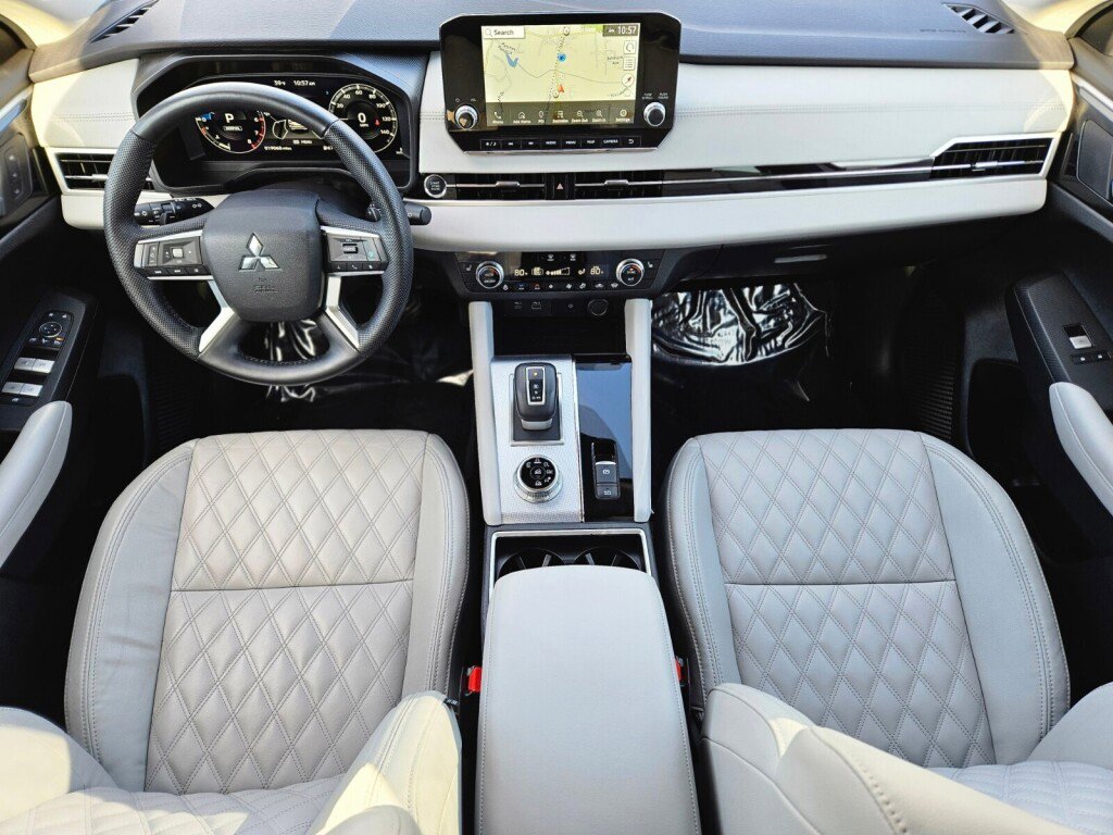 Used 2023 Mitsubishi Outlander SEL image 9