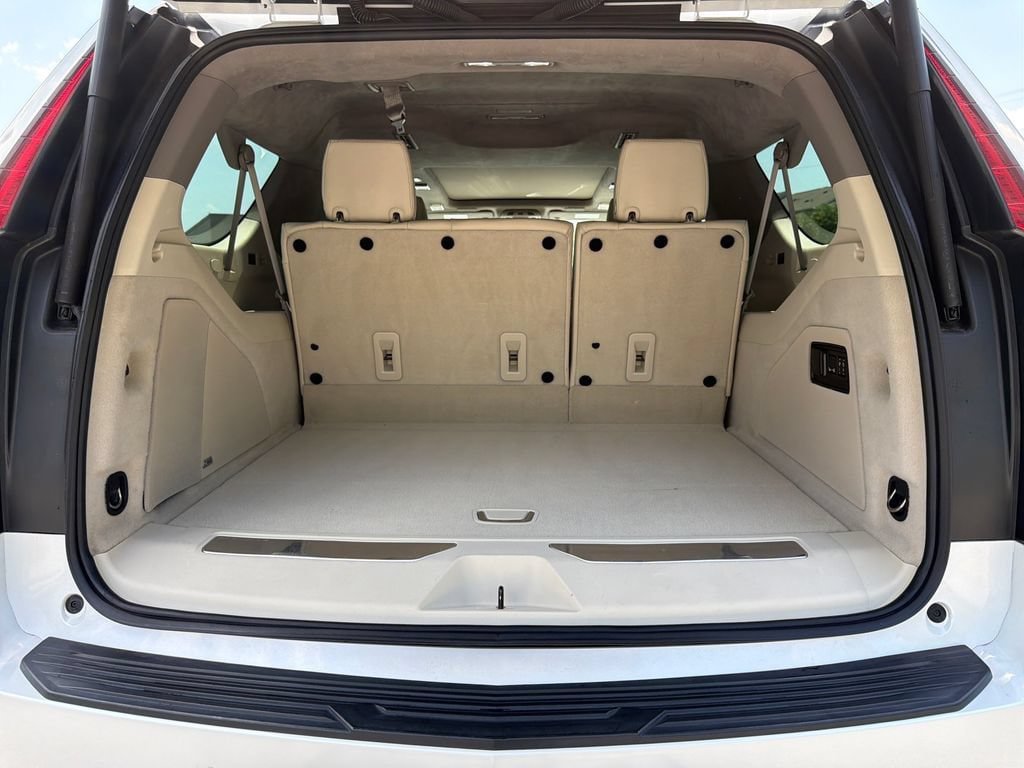 Certified 2023 Cadillac Escalade ESV Sport Platinum w/ LPO, ONYX Package AWD/4WD image 17