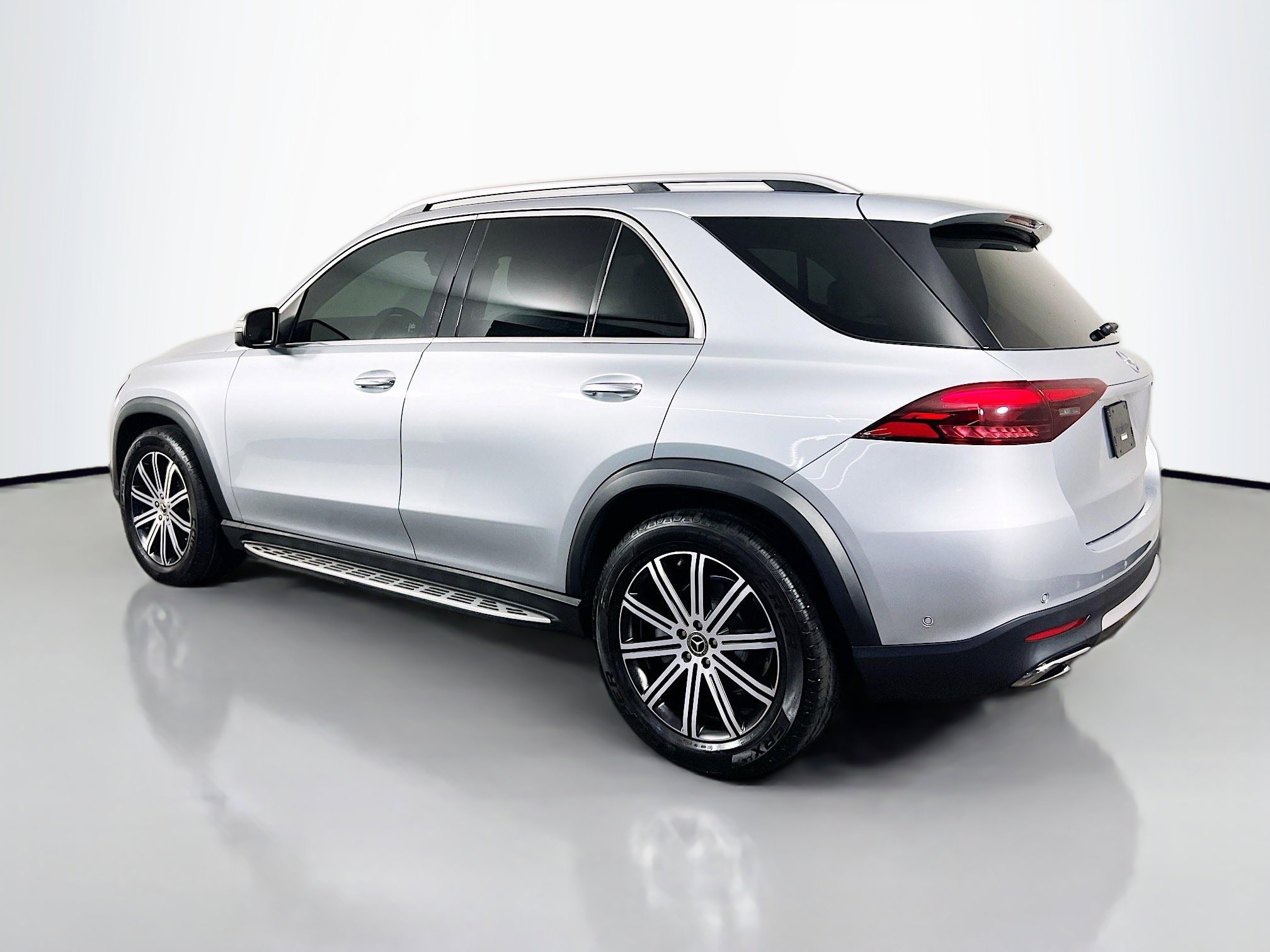 Used 2024 Mercedes-Benz GLE 350 4MATIC image 5