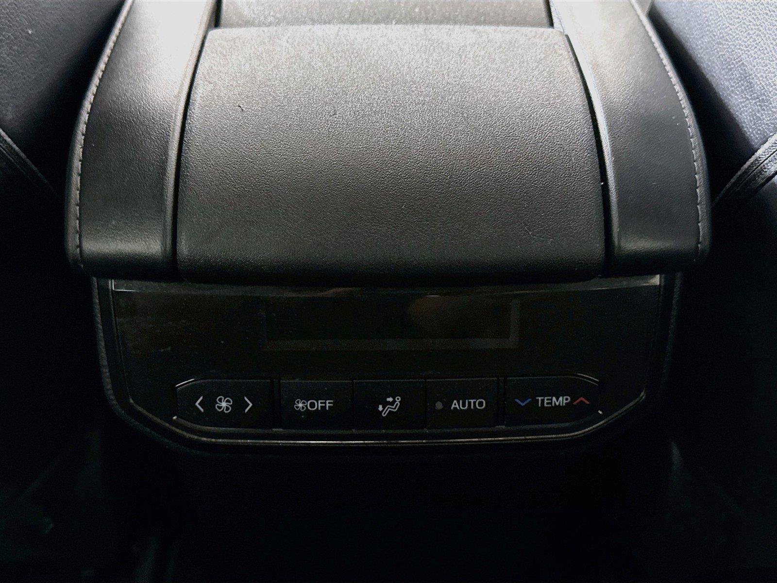 Used 2024 Toyota Highlander XLE AWD/4WD image 36