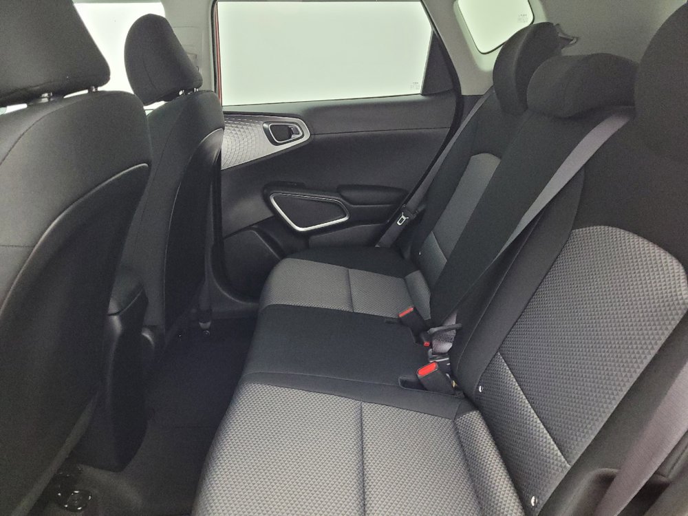 Used 2025 Kia Soul LX image 18