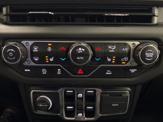 Used 2024 Jeep Wrangler Unlimited Sahara AWD/4WD image 17