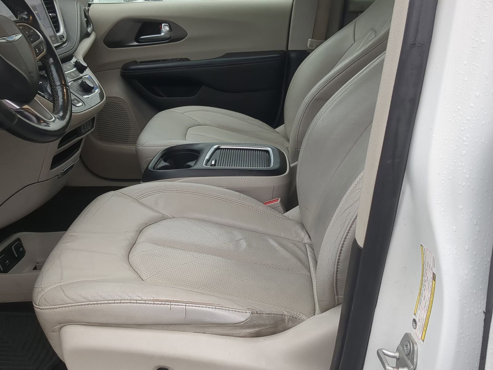 Used 2021 Chrysler Pacifica Touring-L image 22