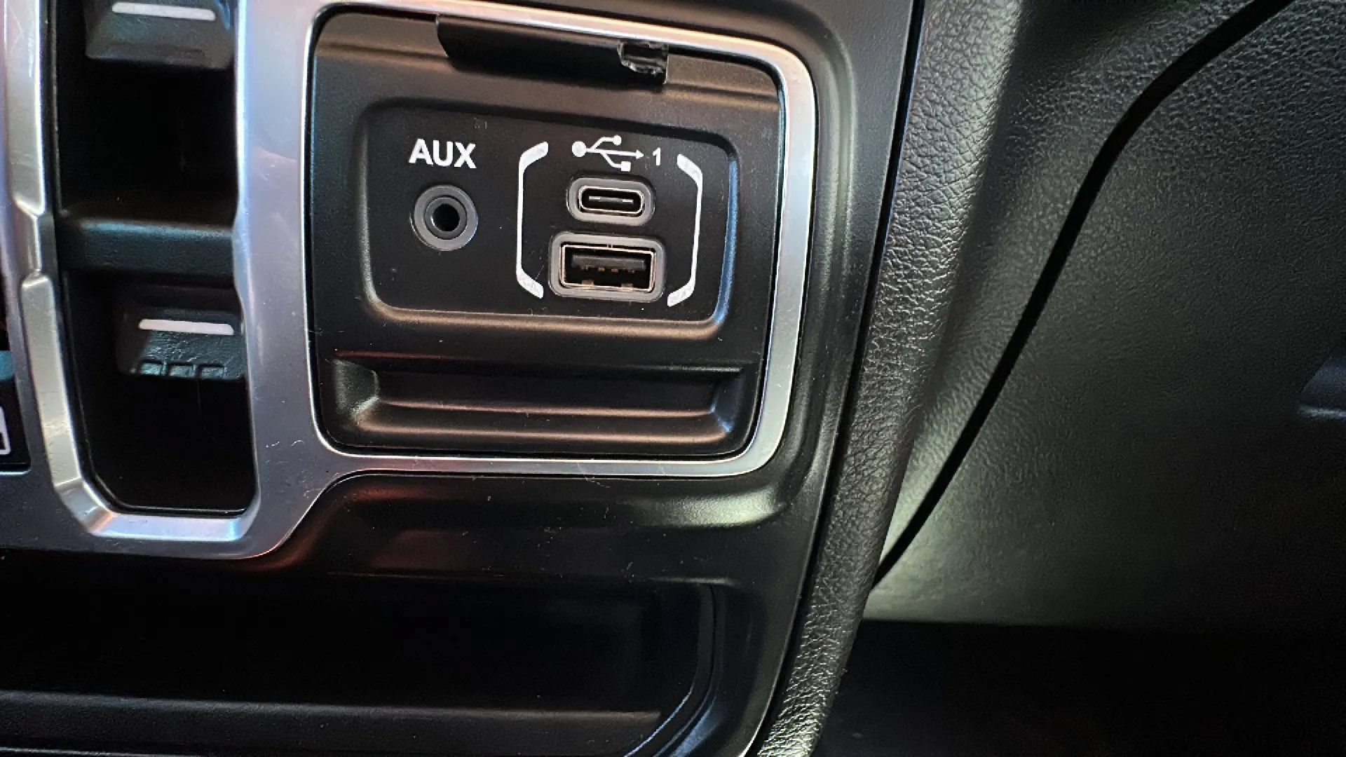 Used 2020 Jeep Gladiator Sport w/ Quick Order Package 24S AWD/4WD image 18
