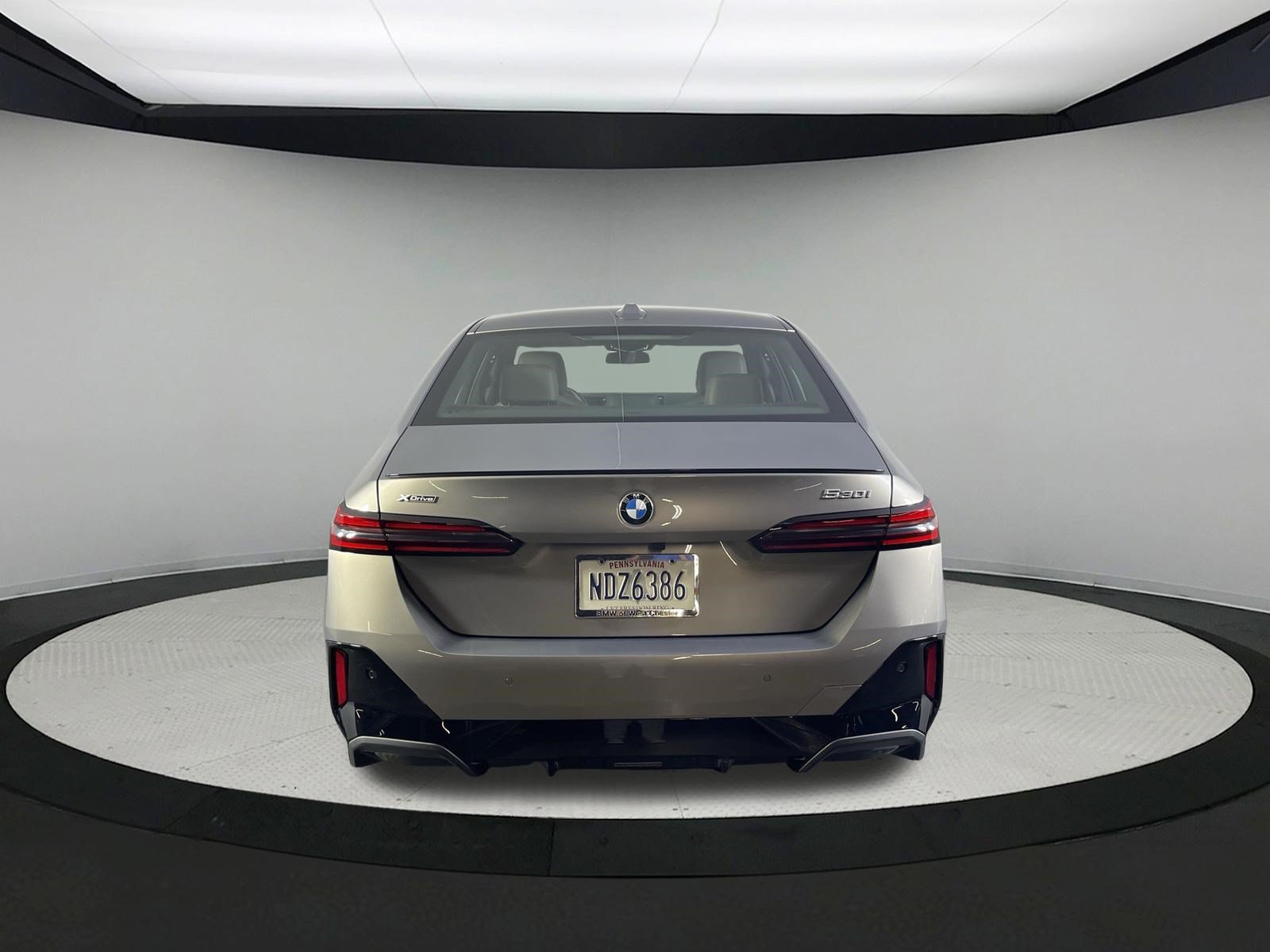 Certified 2026 BMW 530i xDrive w/ M Sport Package AWD/4WD image 6