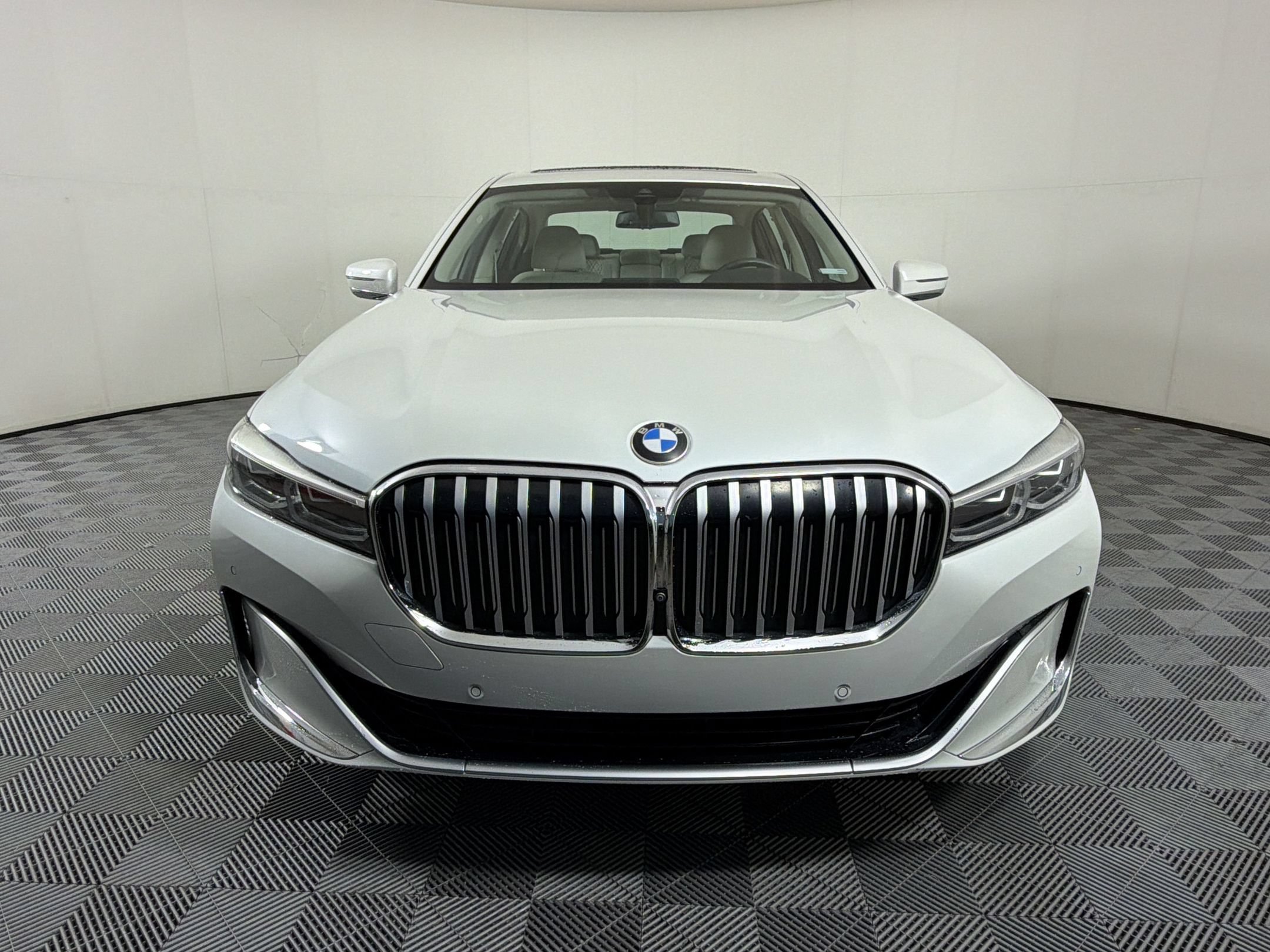 Used 2020 BMW 740i RWD image 7