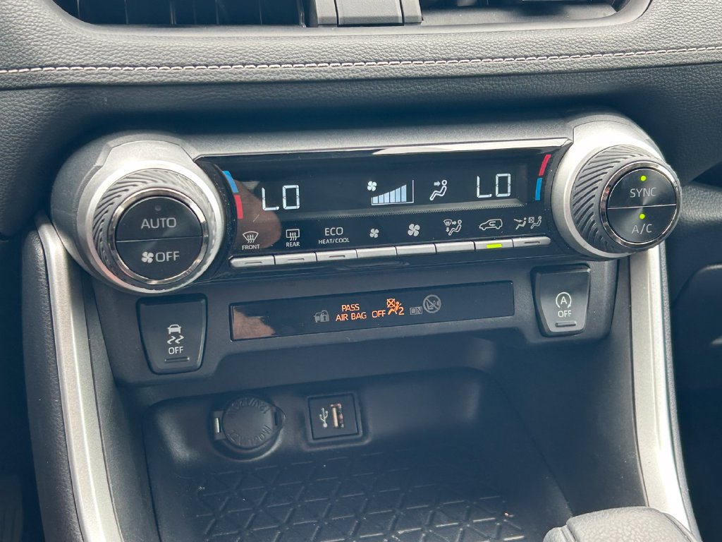 Used 2025 Toyota RAV4 XLE FWD image 28