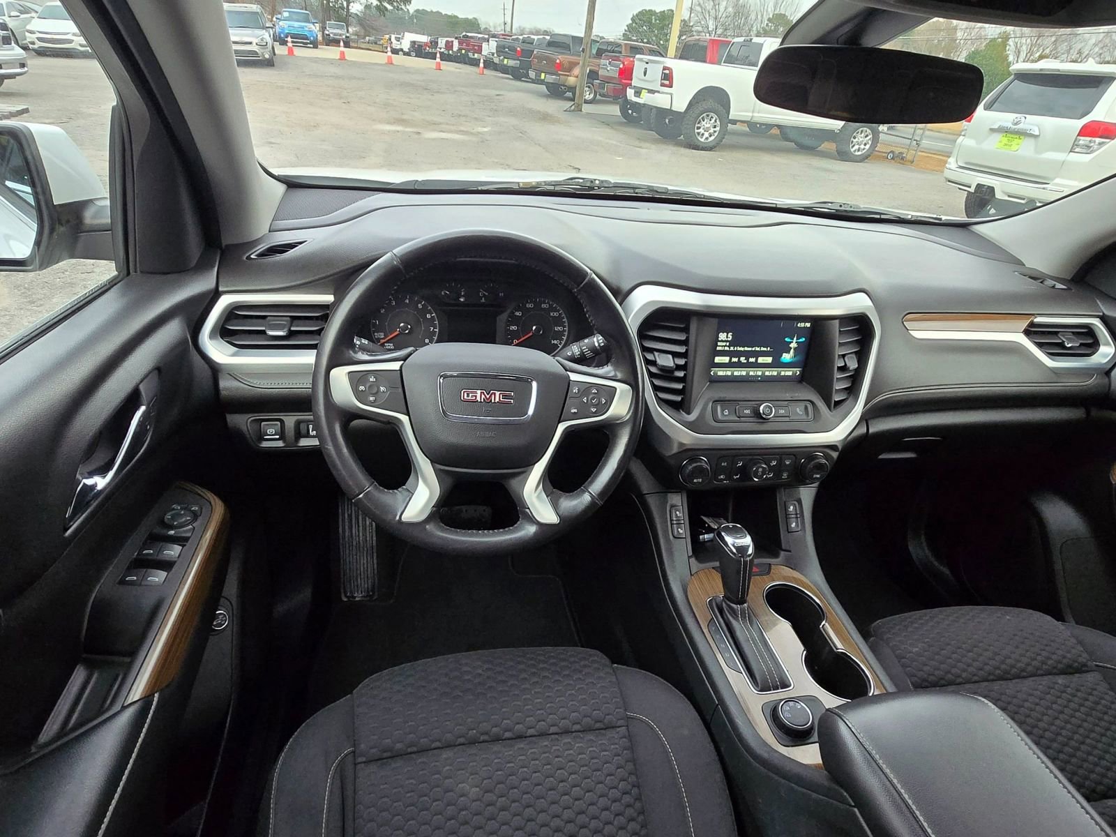 Used 2018 GMC Acadia SLE image 5