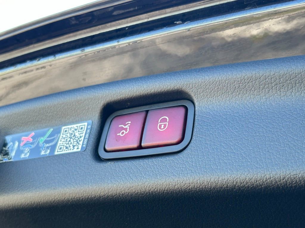 Used 2025 Mercedes-Benz C 300 4MATIC Sedan image 39