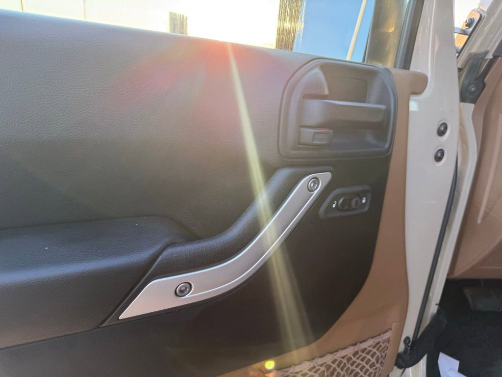 Used 2017 Jeep Wrangler Unlimited Sahara w/ Connectivity Group image 10