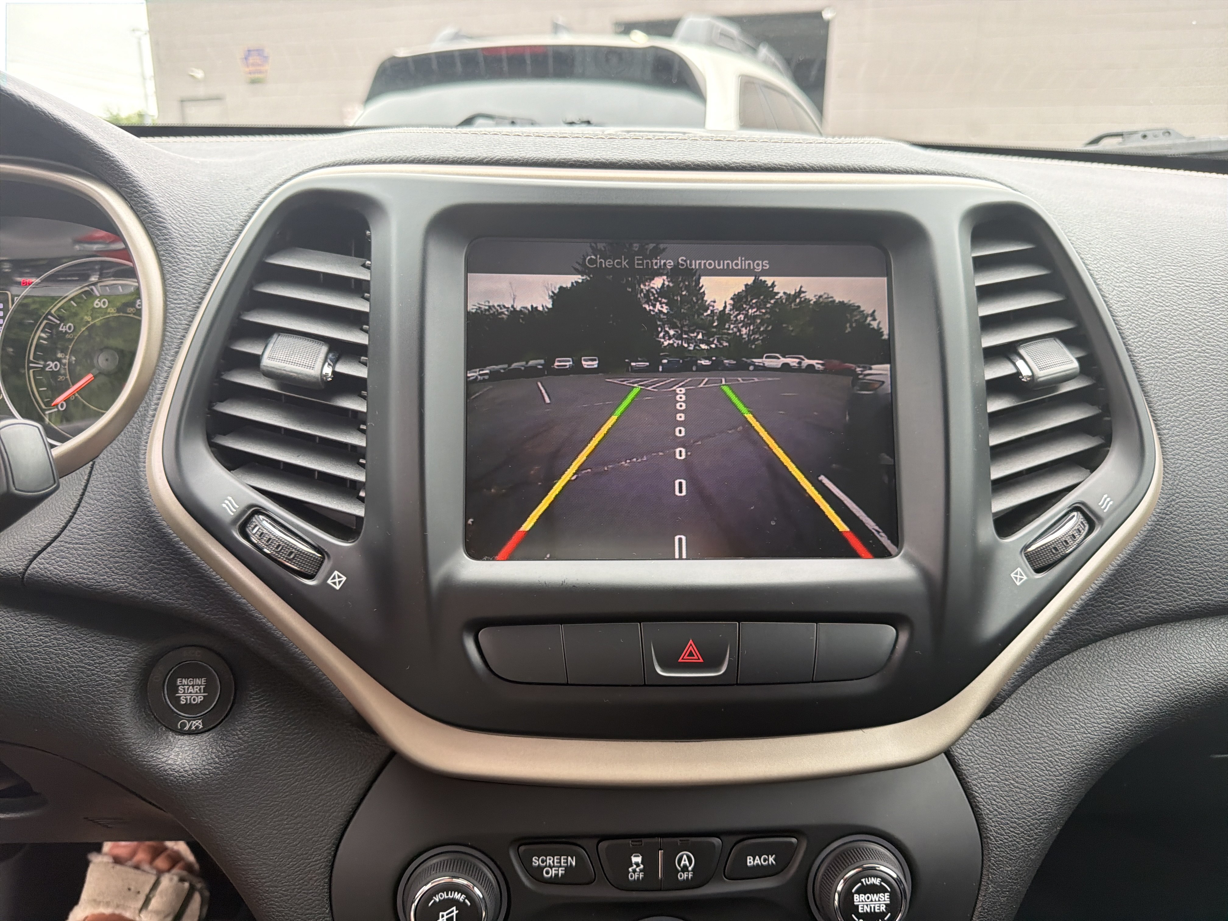 Used 2015 Jeep Cherokee Latitude w/ Comfort/Convenience Group AWD/4WD image 33