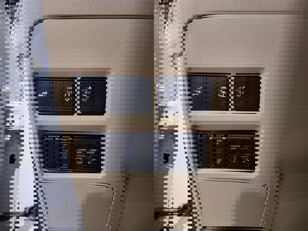 Used 2023 INFINITI QX80 Sensory w/ All-Season Package image 13