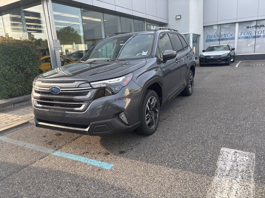 Used 2025 Subaru Forester Premium AWD/4WD image 6