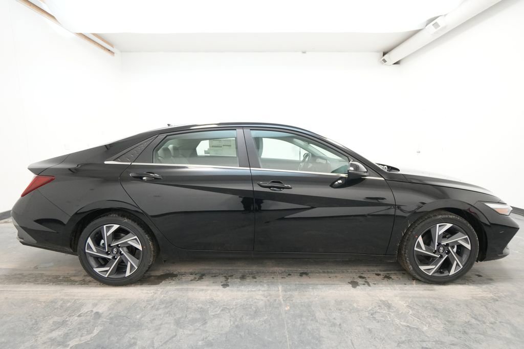 New 2026 Hyundai Elantra Limited image 10