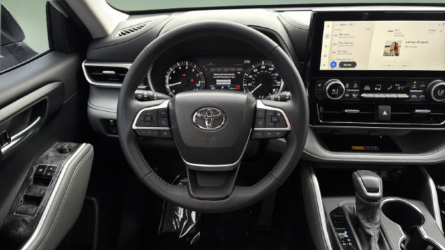 Used 2026 Toyota Highlander XLE AWD/4WD image 12