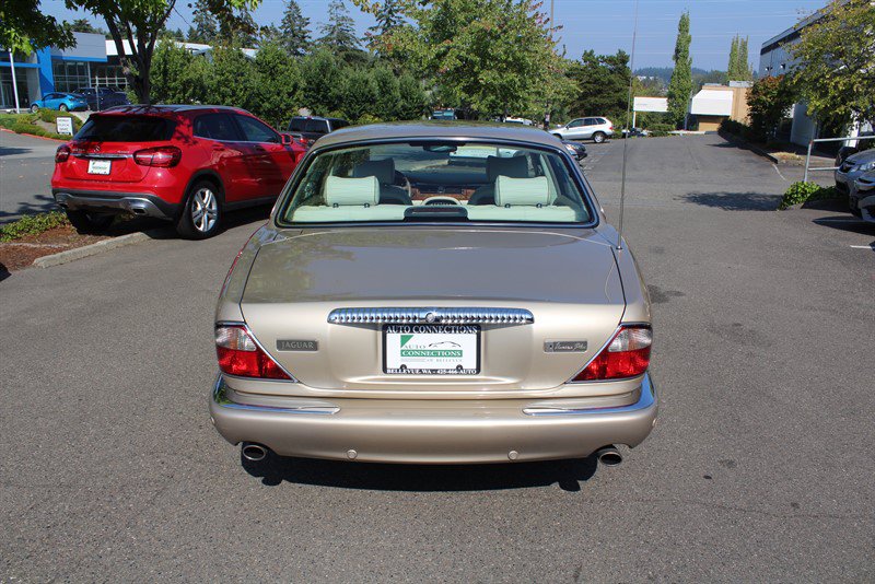 Used 2001 Jaguar XJ RWD image 4