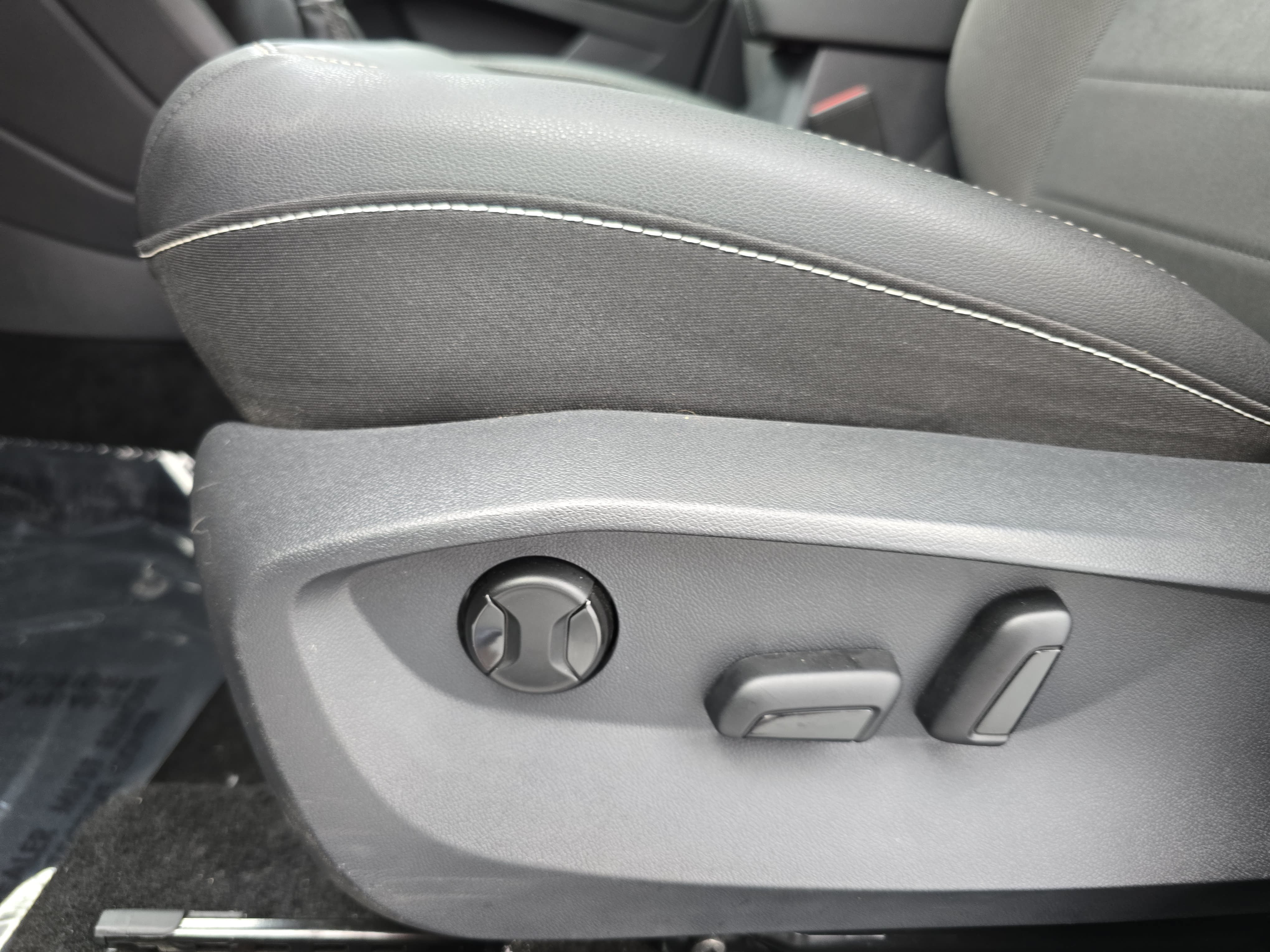 Certified 2024 Volkswagen Taos SE AWD/4WD image 28