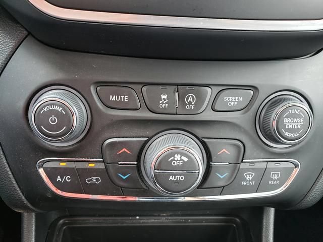 Used 2022 Jeep Cherokee Latitude Lux AWD/4WD image 32