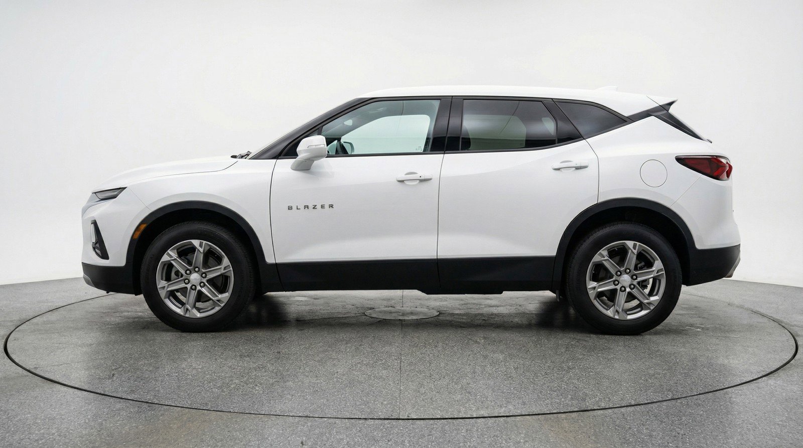 Used 2025 Chevrolet Blazer LT FWD image 5