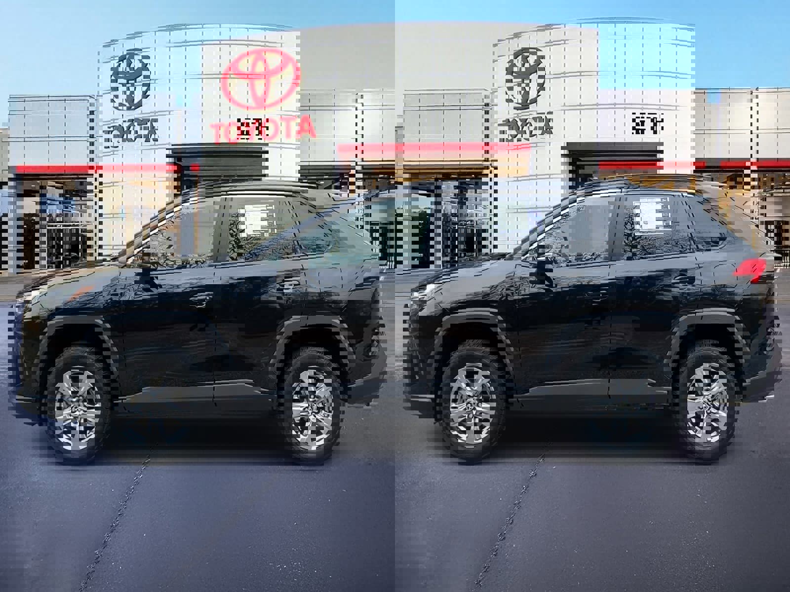 Used 2024 Toyota RAV4 XLE image 8