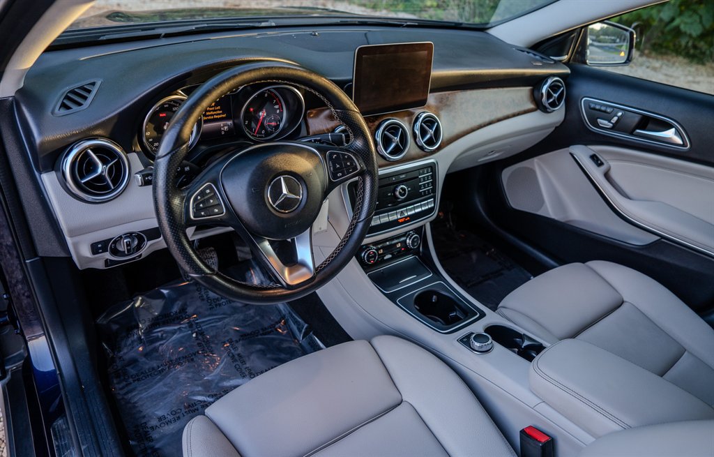 Used 2018 Mercedes-Benz GLA 250 4MATIC w/ Premium Package image 14