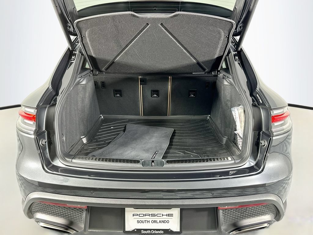 Certified 2026 Porsche Macan AWD/4WD image 28