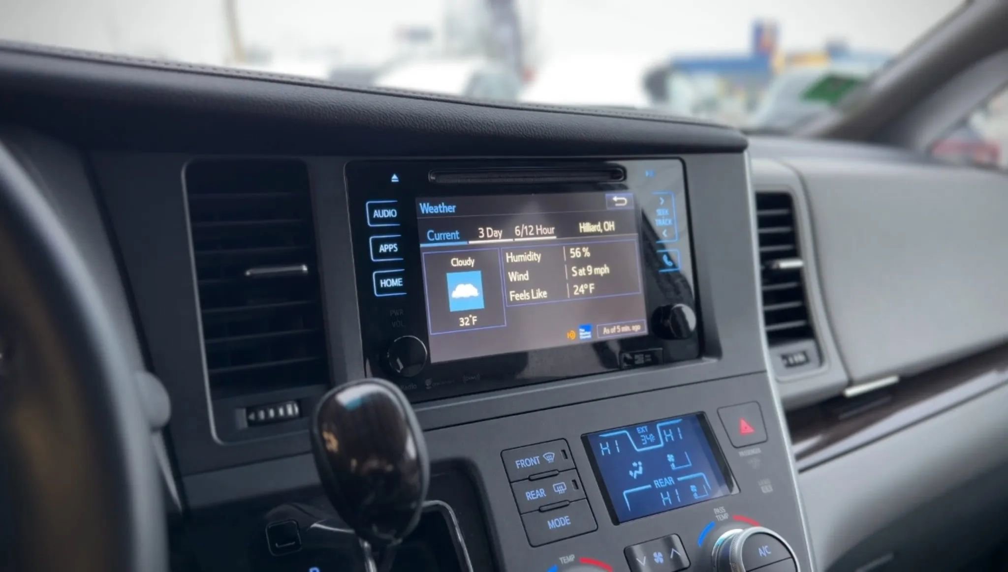 Used 2017 Toyota Sienna XLE image 19