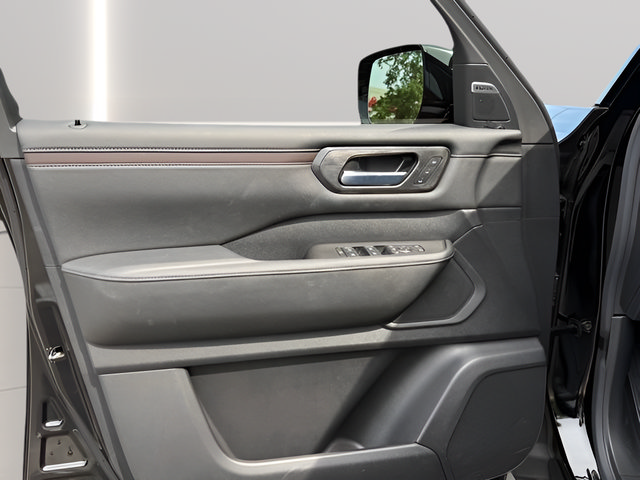 Used 2025 Nissan Armada SL w/ Captain's Chari Seat Package RWD image 11