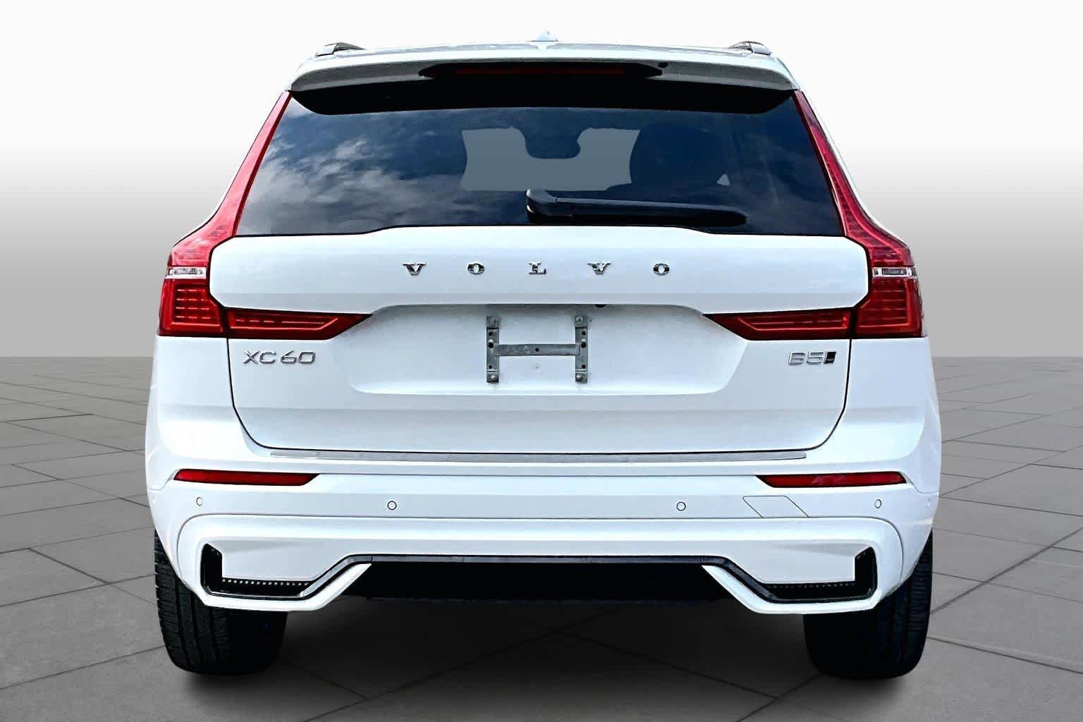 Used 2023 Volvo XC60 B5 Ultimate w/ Climate Package image 5