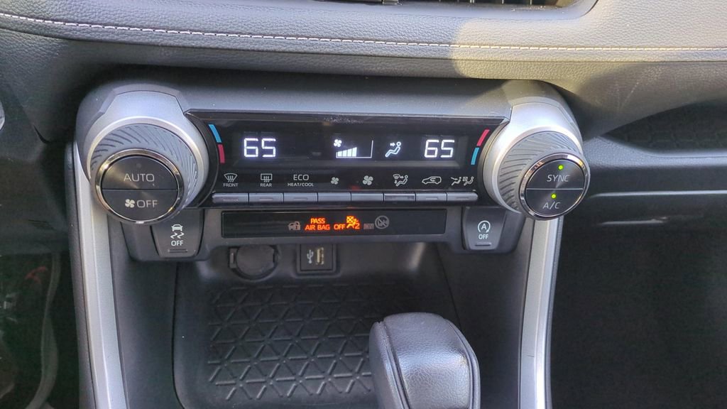 Used 2024 Toyota RAV4 XLE image 21