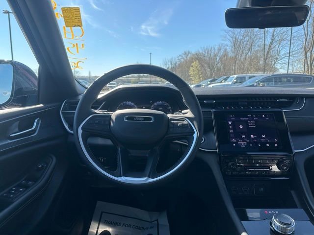 Used 2025 Jeep Grand Cherokee Altitude image 22