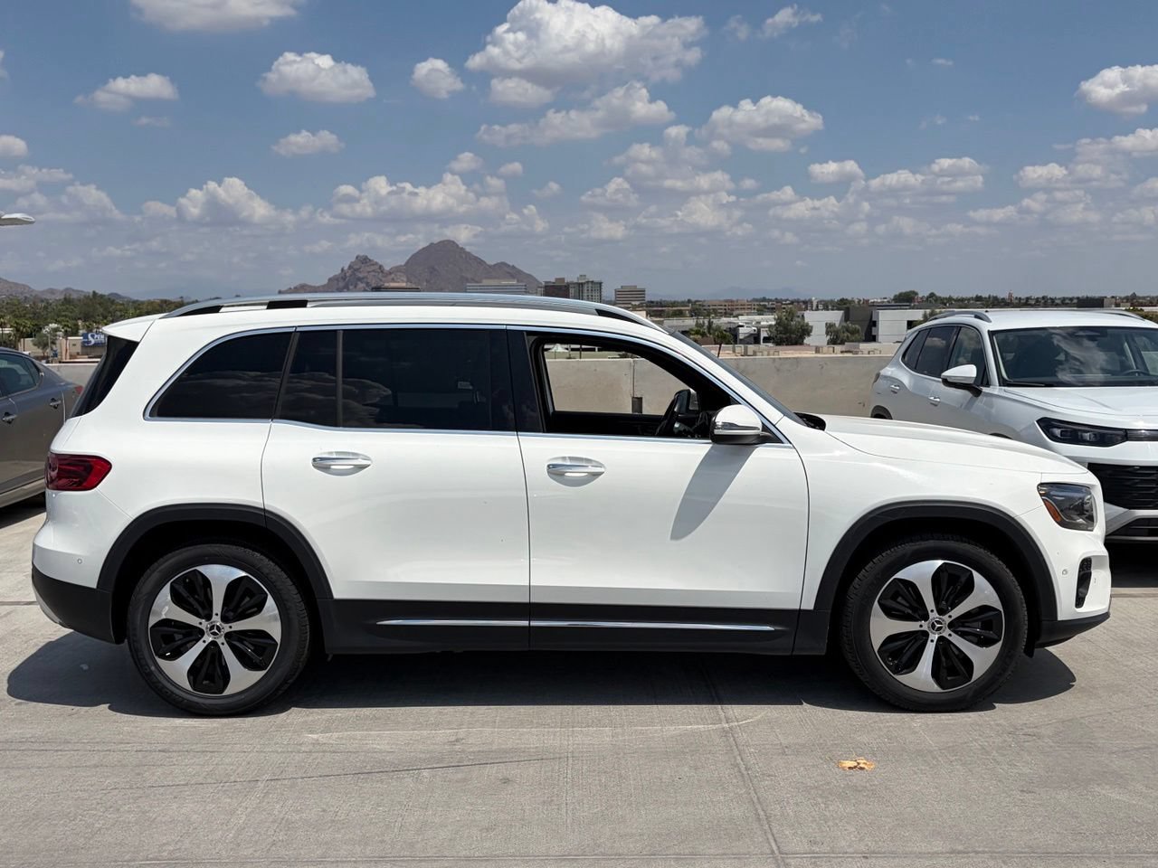 Used 2025 Mercedes-Benz GLB 250 image 2