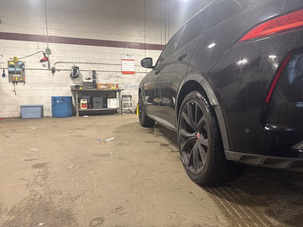 Used 2020 Jaguar F-PACE SVR image 10