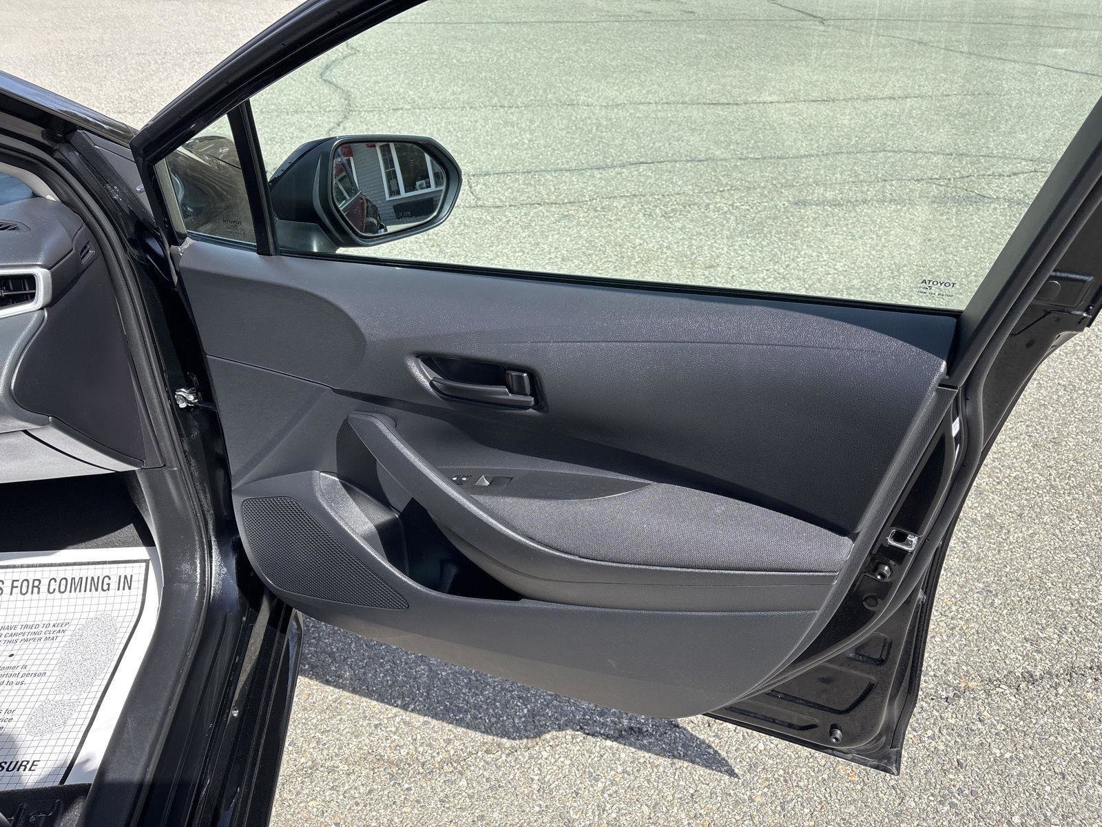 Used 2025 Toyota Corolla LE image 25