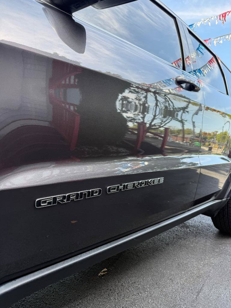 Used 2019 Jeep Grand Cherokee Laredo RWD image 10
