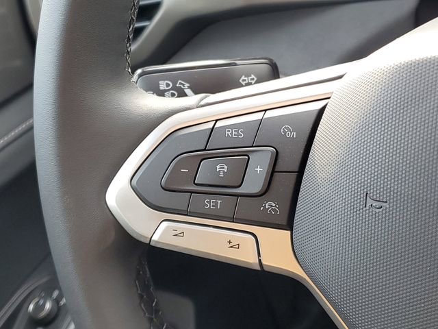 New 2026 Volkswagen Taos SE FWD image 15