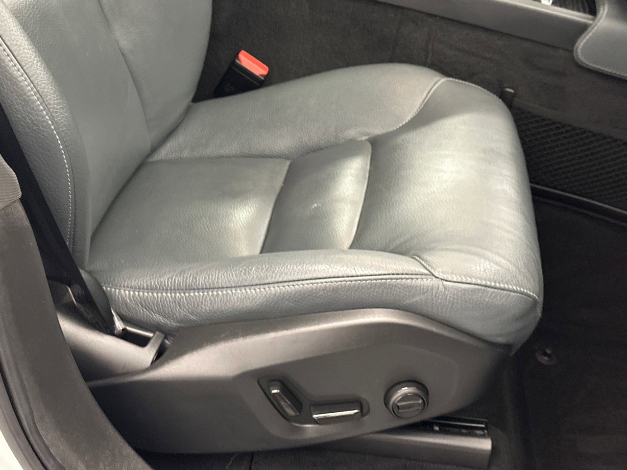 Used 2020 Volvo XC90 T6 Momentum w/ Protection Package Premier image 12