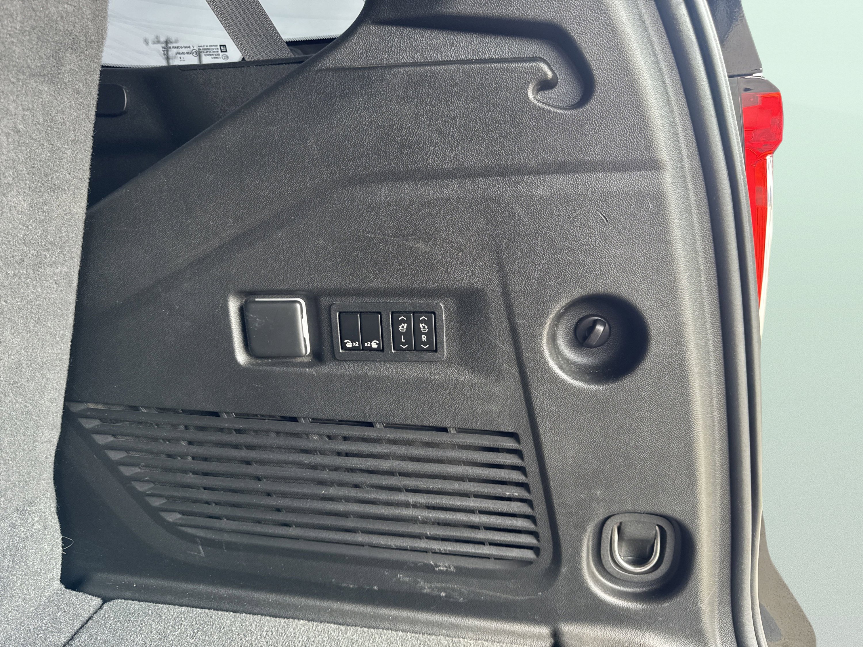 Used 2022 GMC Yukon Denali image 53