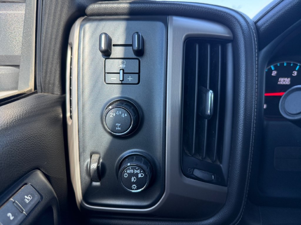 Used 2017 GMC Sierra 2500 Denali w/ Duramax Plus Package AWD/4WD image 26