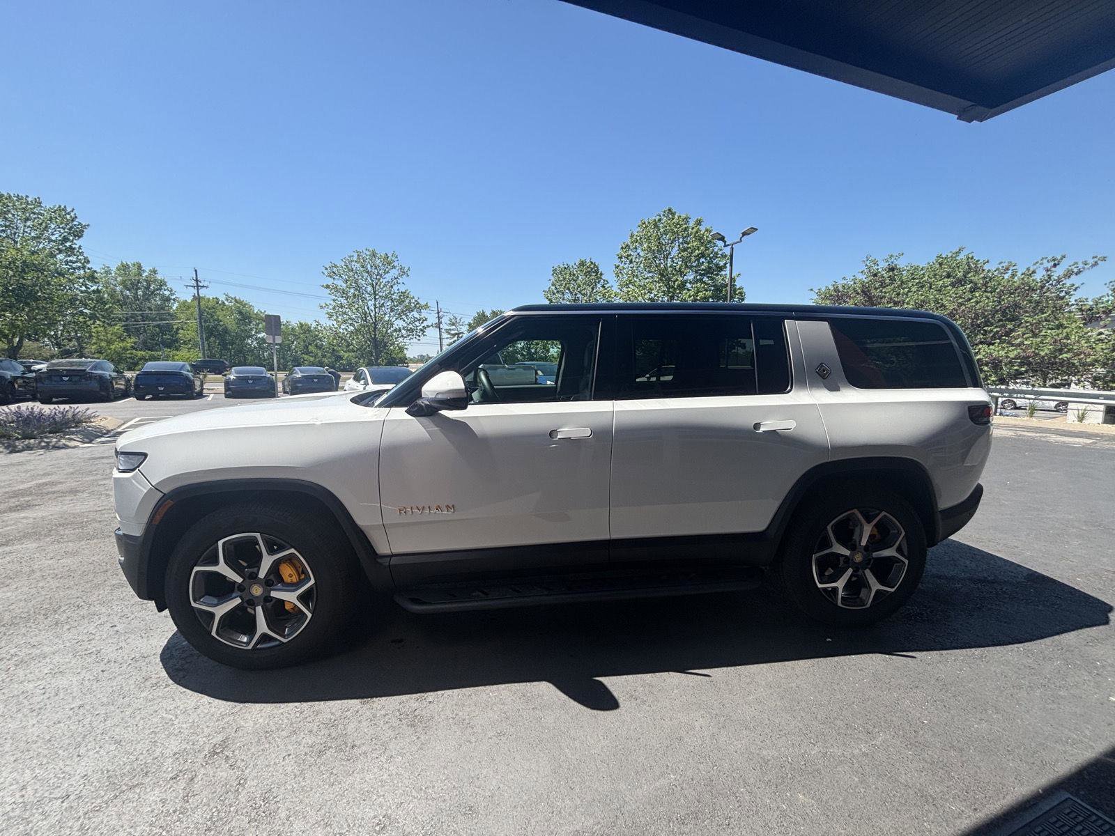 Used 2023 Rivian R1S Adventure AWD/4WD image 5