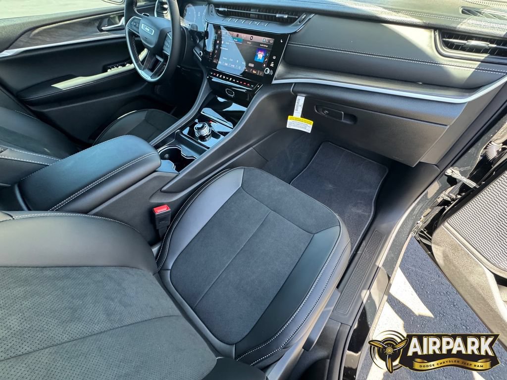 New 2026 Jeep Grand Cherokee Altitude RWD image 10